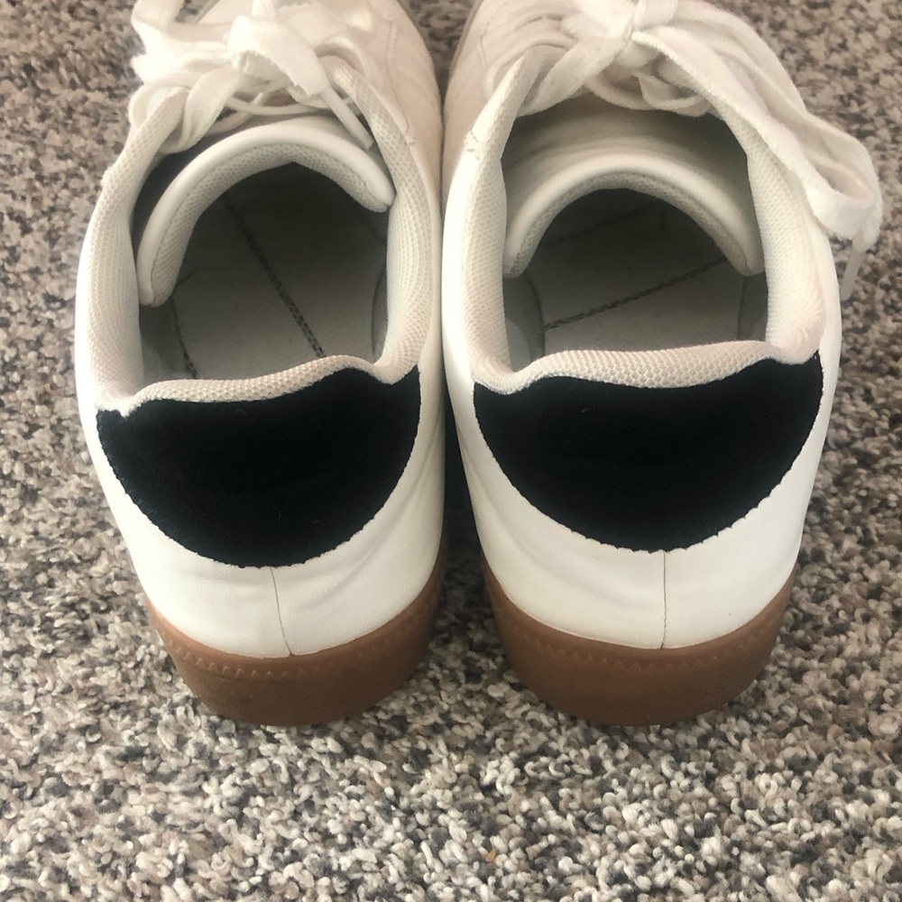 Shoe Dazzle White Leather Sneakers w/ Brown Gum Sole - Gray Toe - Black Heel Tab - Picture 6 of 8